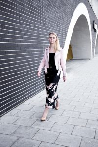Why patience is so important, flower power and flower patterns are more than just a trend and quick tips for more patience in everyday life + casual street style with culotte with print and pink leather jacket. The perfect blogger spring look from Zara.