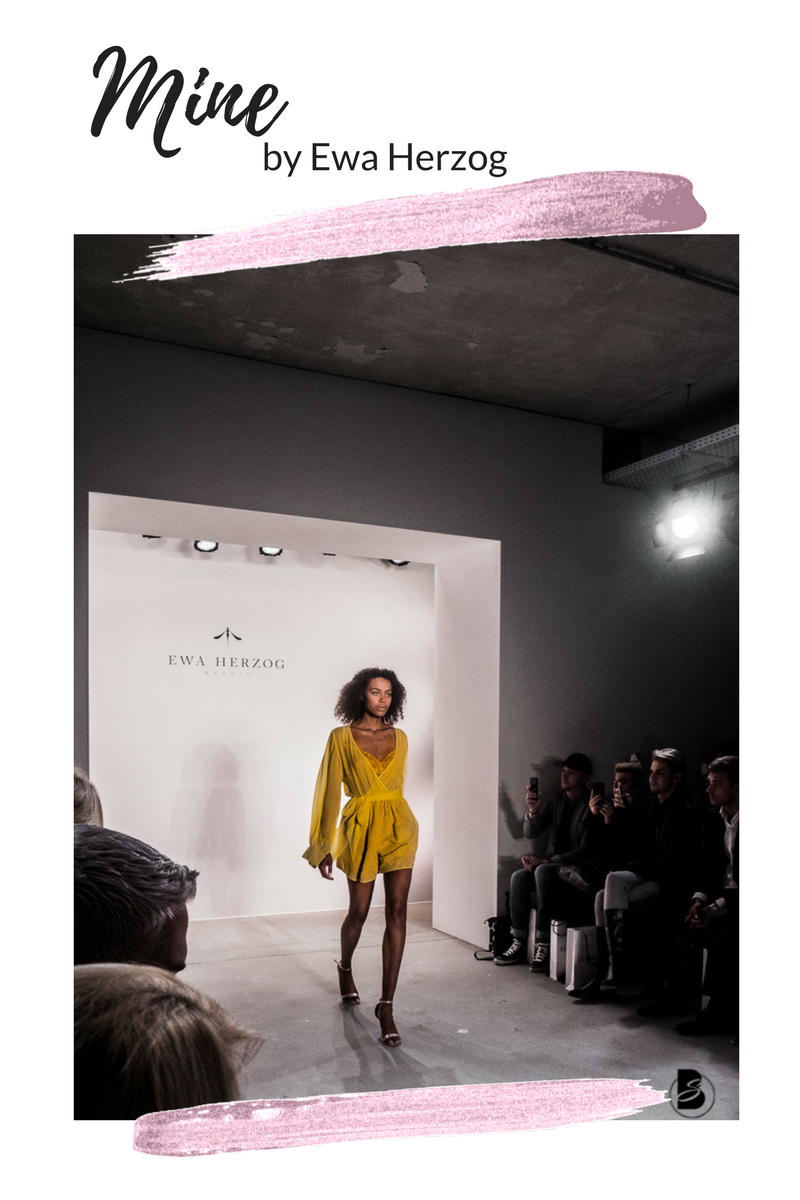 Ewa Herzog Fashion Show auf der Mercedesbenz Fashion Week 2017. Fashion Week Tickets und meine Erfahrungen zur den Modenschauen der Fashion Week. Welche Shows sollte man auf der Fashion Week sehen. Coole Fashion Week Sideevents. By Be Sassique Modeblog aus München #fashionweek #fashionweekberlin #mbfw #fashionweek 2017 #mbfwberlin2017 #mbfwb 