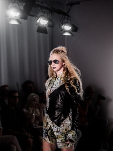 Rebekka Ruetz Fashion Show auf der Mercedesbenz Fashion Week 2017. Fashion Week Tickets und meine Erfahrungen zur den Modenschauen der Fashion Week. Welche Shows sollte man auf der Fashion Week sehen. Coole Fashion Week Sideevents. By Be Sassique Modeblog aus München #fashionweek #fashionweekberlin #mbfw #fashionweek 2017 #mbfwberlin2017 #mbfwb
