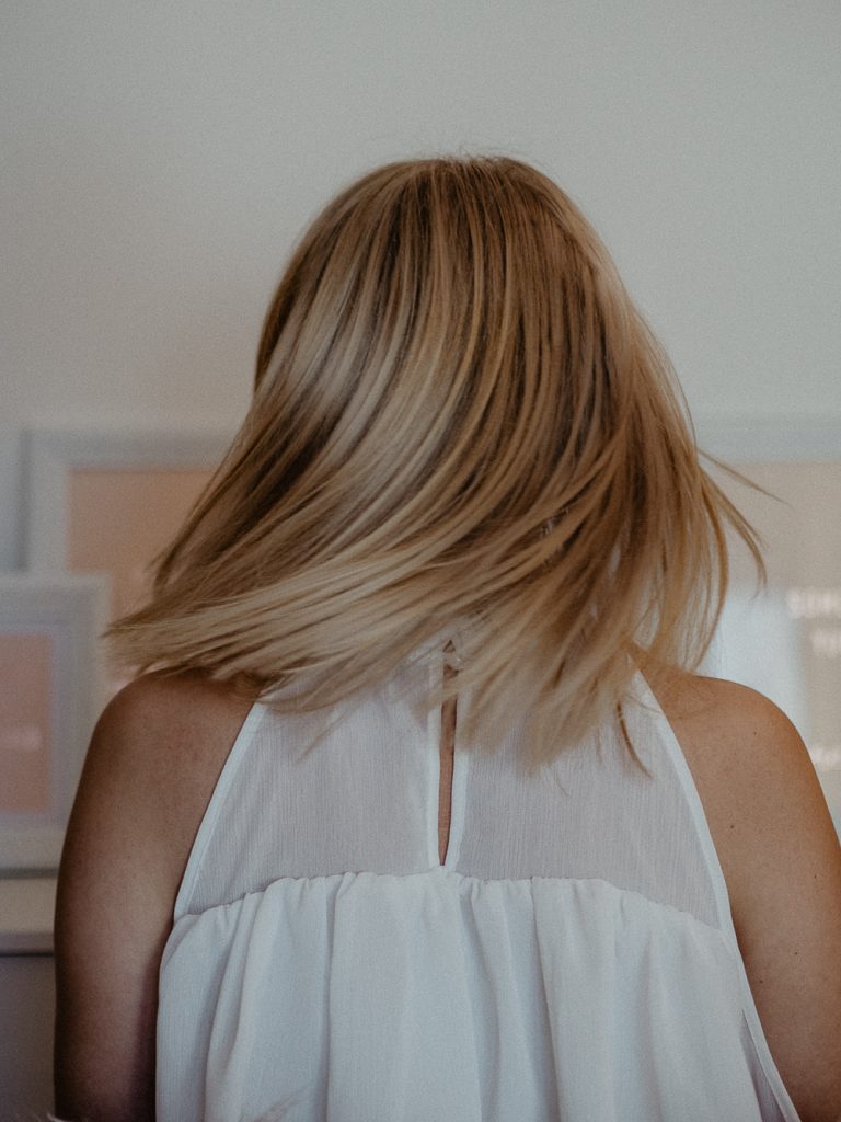 Wir verraten schon jetzt die Frisuren-Trends 2019: Was sind die schönsten Haarschnitte, was die trendigsten Haarfarben in 2019? Wir haben einen Haarexperten befragt!